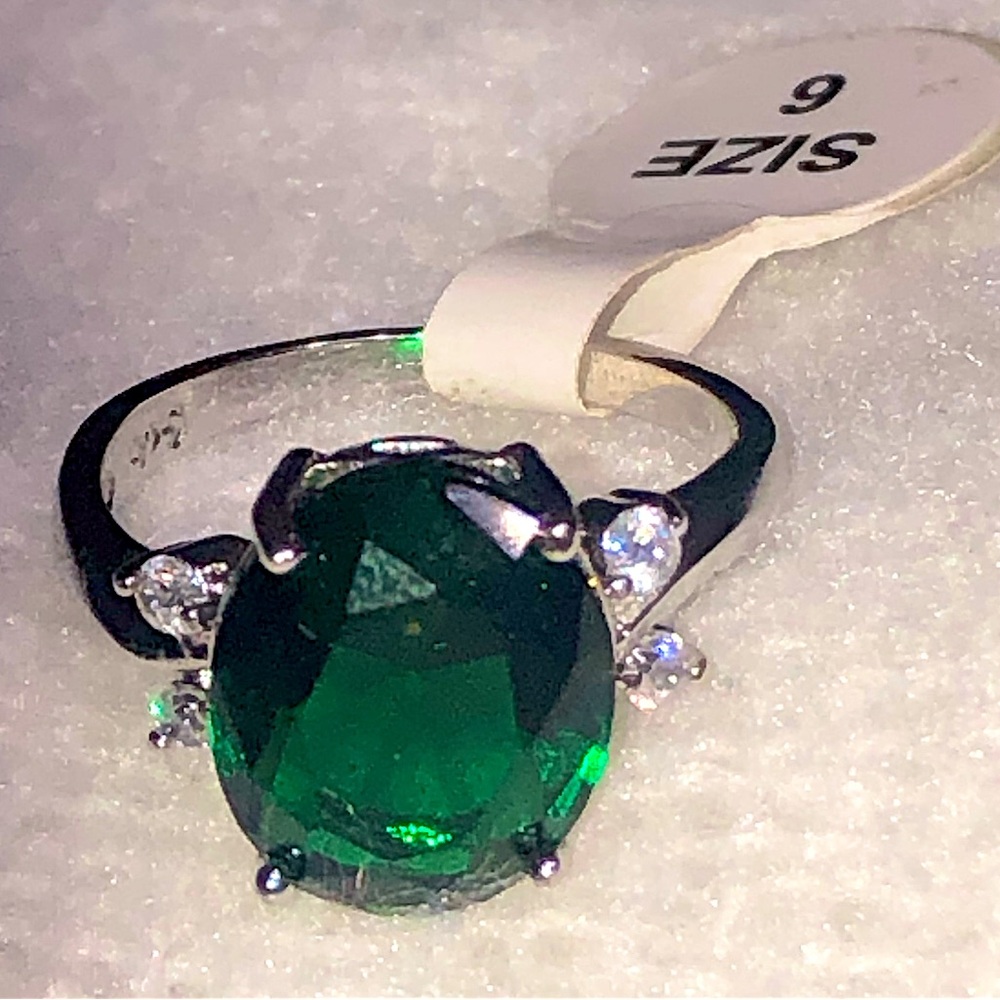 Green stone 925 stamped Silver Ring with Elegant Design size 6